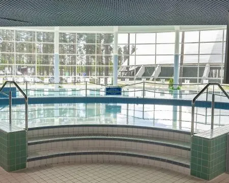 Country Club Hotel *