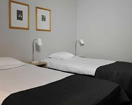 Country Club Hotel *